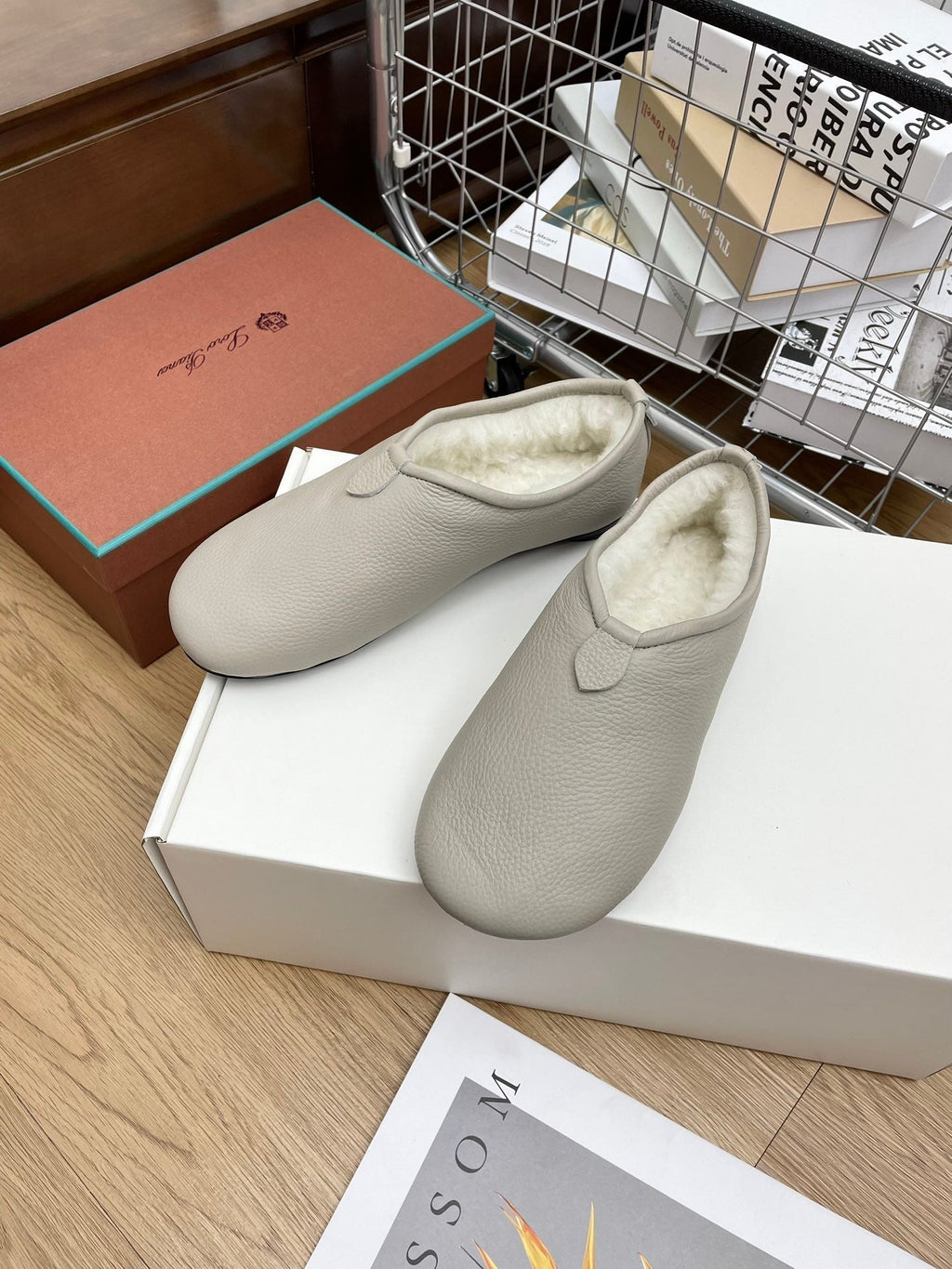 LP Cocooning Floaty Flat Grey White Wool Fleece Lining And Cowhide  989987