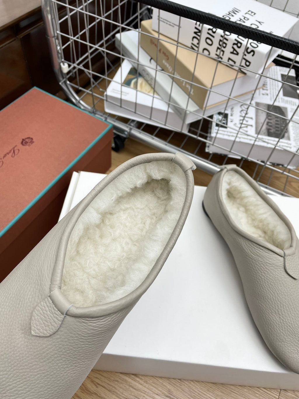 LP Cocooning Floaty Flat Grey White Wool Fleece Lining And Cowhide  989987