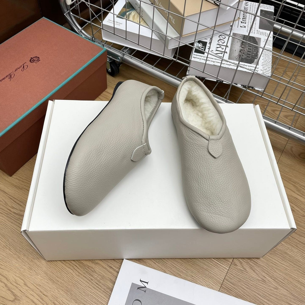 LP Cocooning Floaty Flat Grey White Wool Fleece Lining And Cowhide  989987
