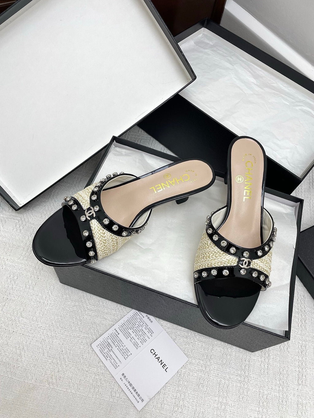 CC 25SS Slippers 5cm Light Yellow Raffia Black Patent Calfskin 338299