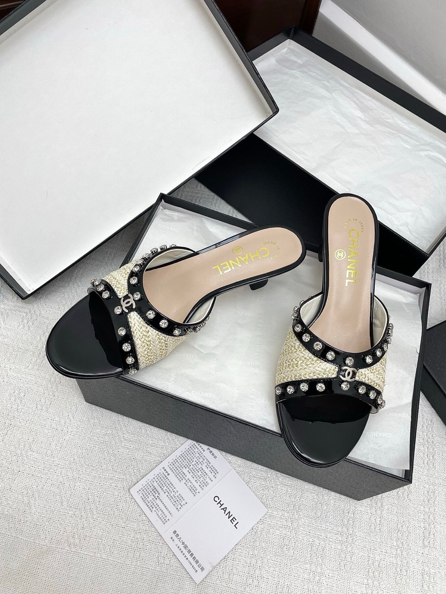 CC 25SS Slippers 5cm Light Yellow Raffia Black Patent Calfskin 338299