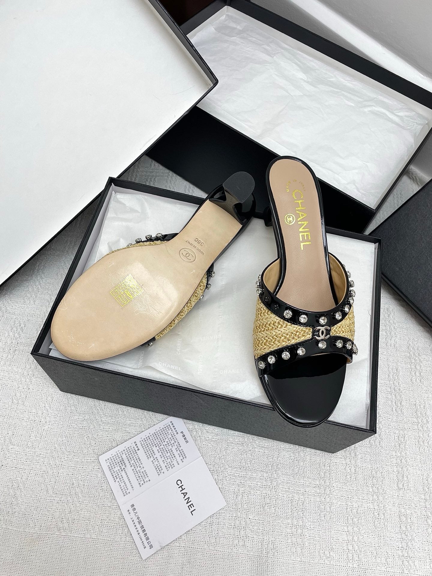 CC 25SS Slippers 5cm Yellow Raffia Black Patent Calfskin 338300
