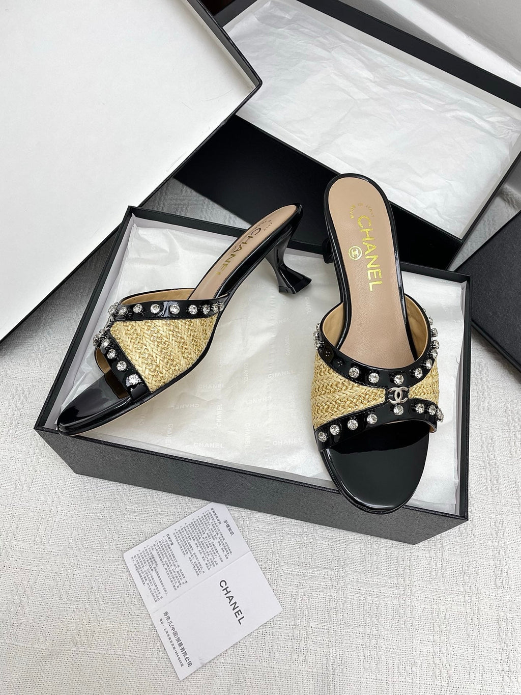CC 25SS Slippers 5cm Yellow Raffia Black Patent Calfskin 338300