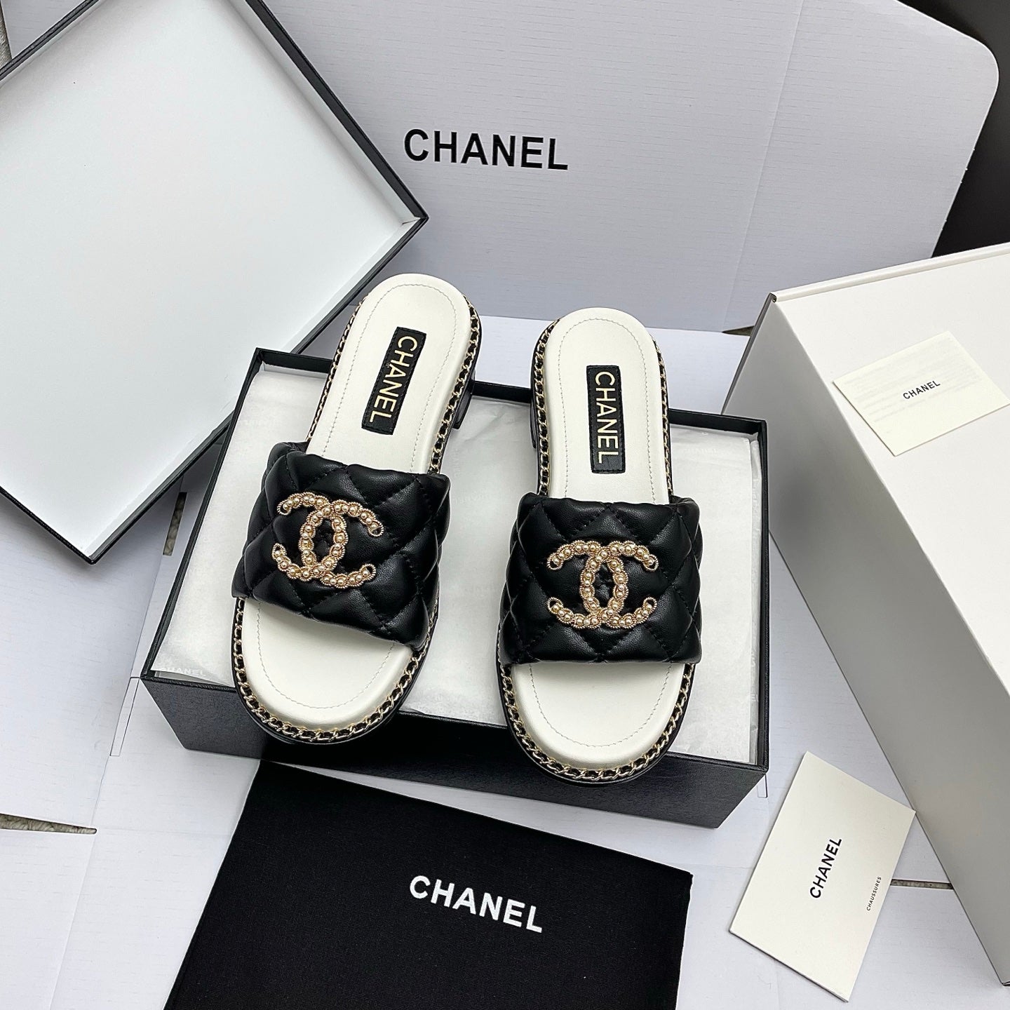 CC 26SS Black White Gold Quilted Lambskin 726542