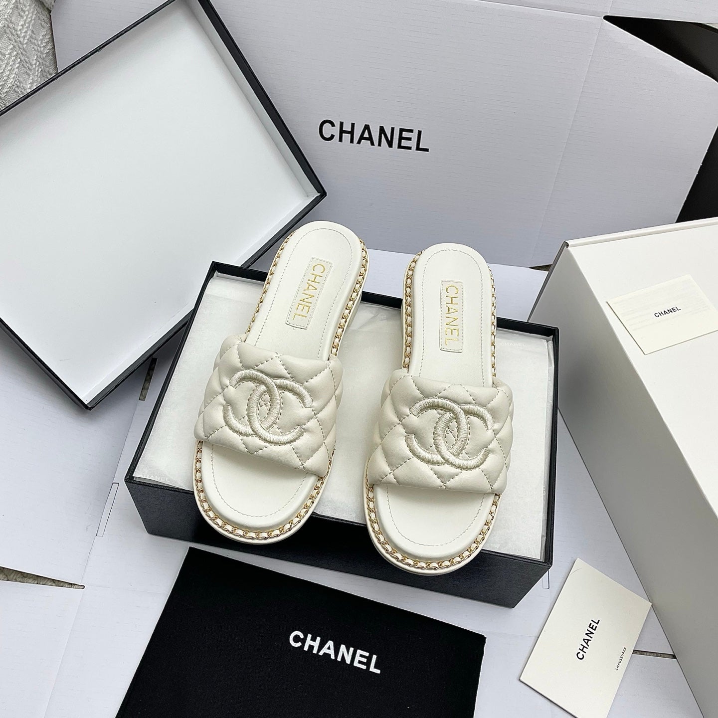 CC 26SS White Quilted Lambskin 726545