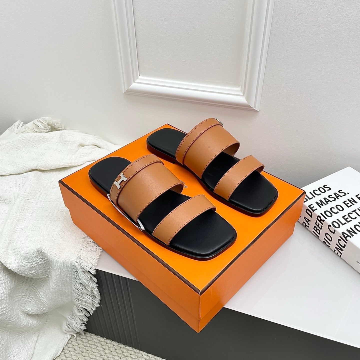 HM 26s Joao Men Sandal Brown Black Calfskin 726899