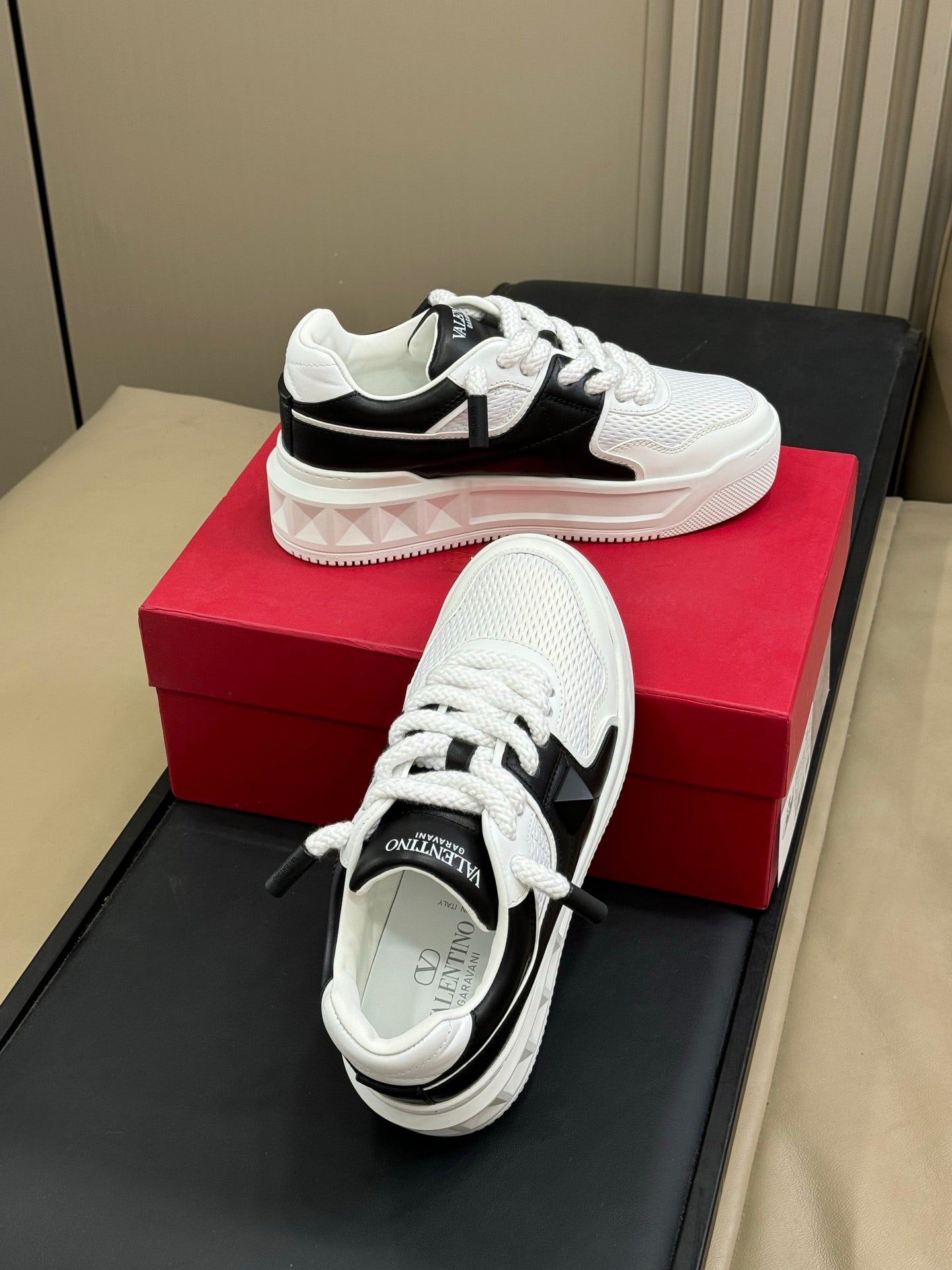 VT 2025 Sneakers White Black Frabic Cowhide 548576