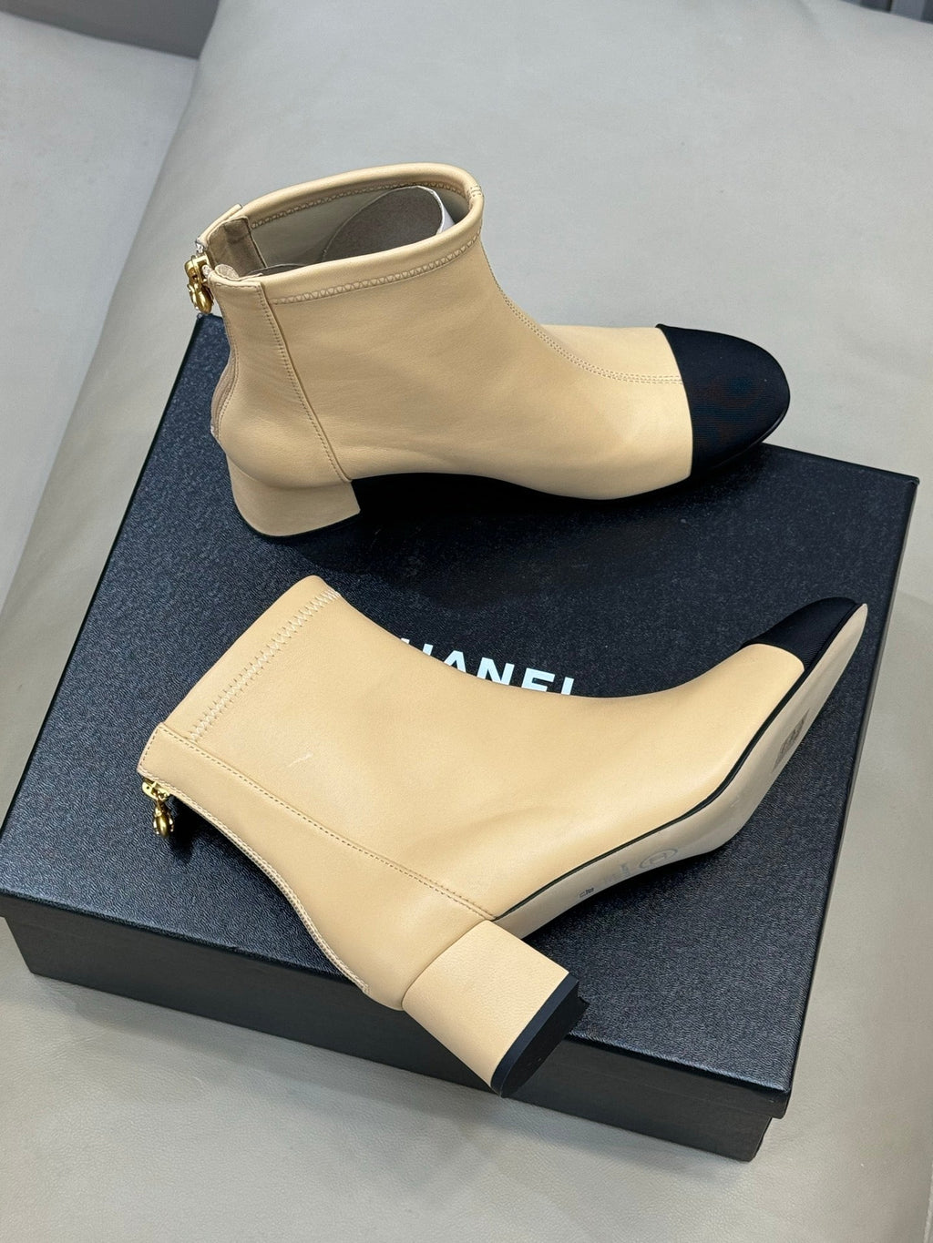 CC 26FW Ankle Boot Black Beige Sheepskin Fabric 621275