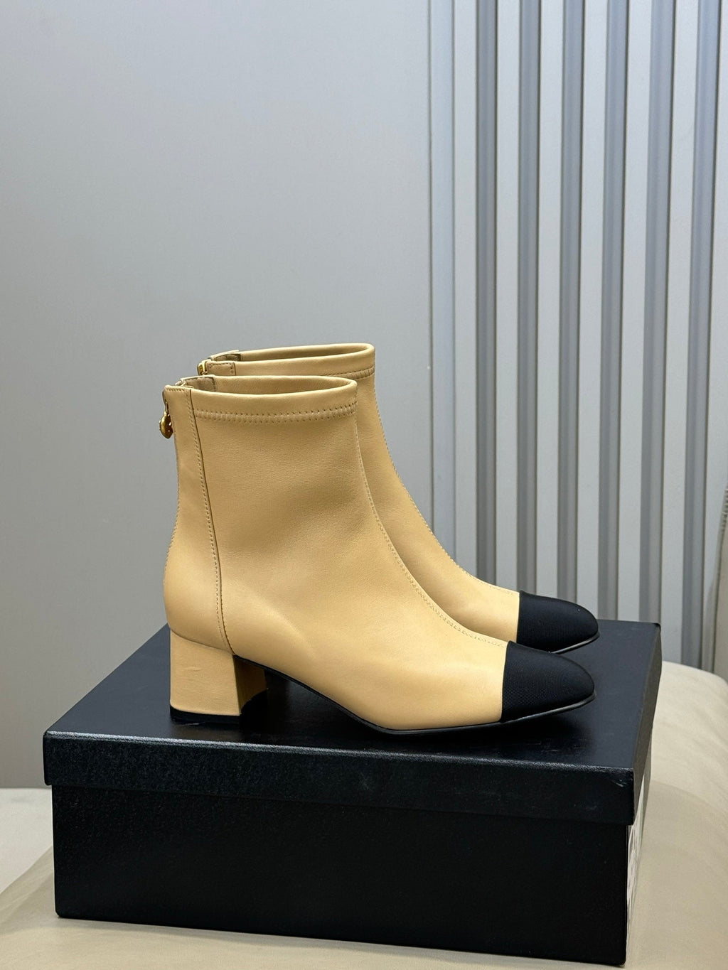 CC 26FW Ankle Boot Black Beige Sheepskin Fabric 621275