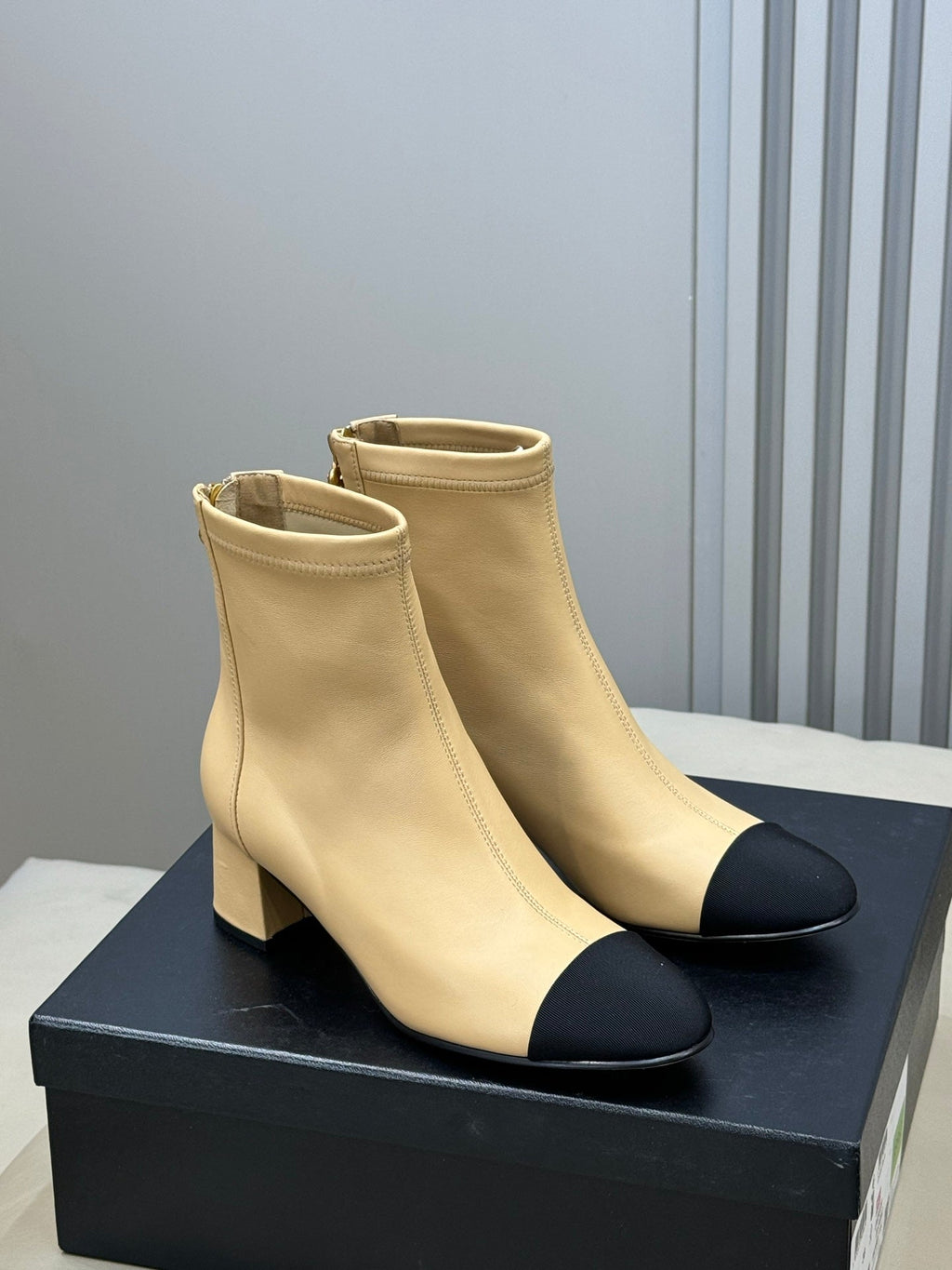 CC 26FW Ankle Boot Black Beige Sheepskin Fabric 621275