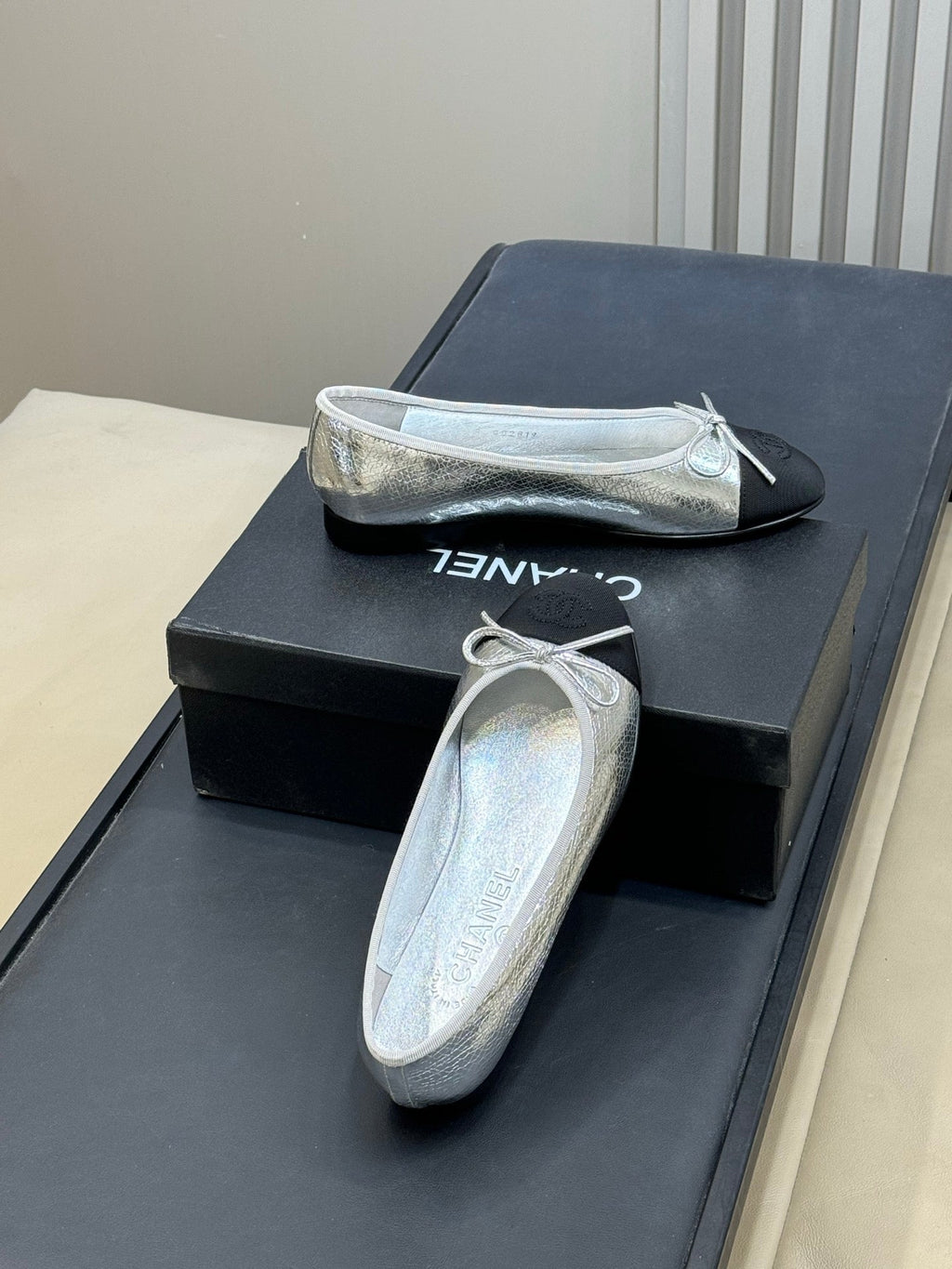 CC 26ss Ballet Flats Black Sliver Leather Fabric 623150