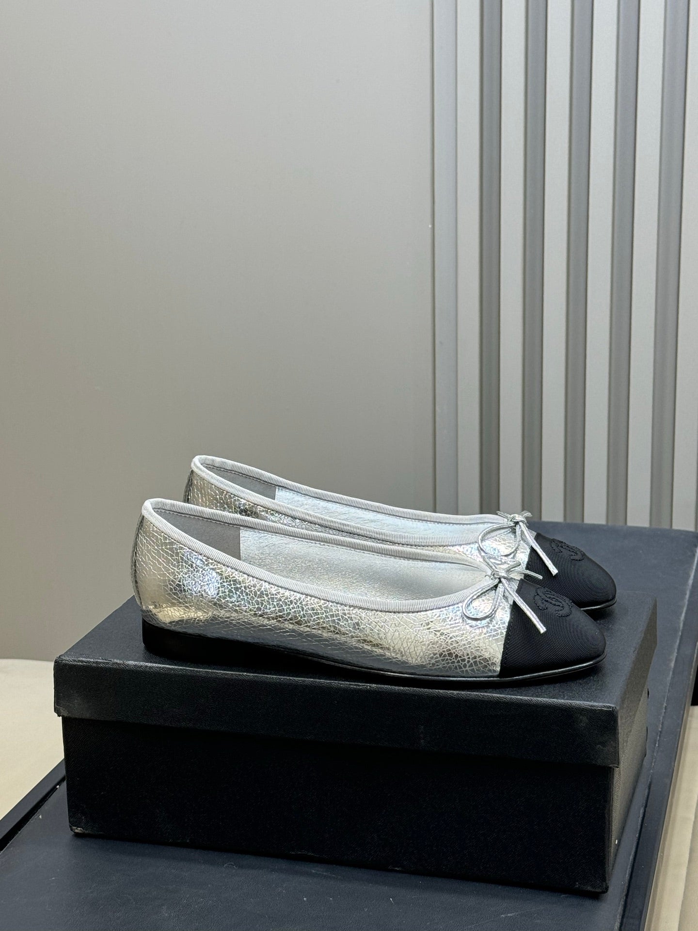 CC 26ss Ballet Flats Black Sliver Leather Fabric 623150