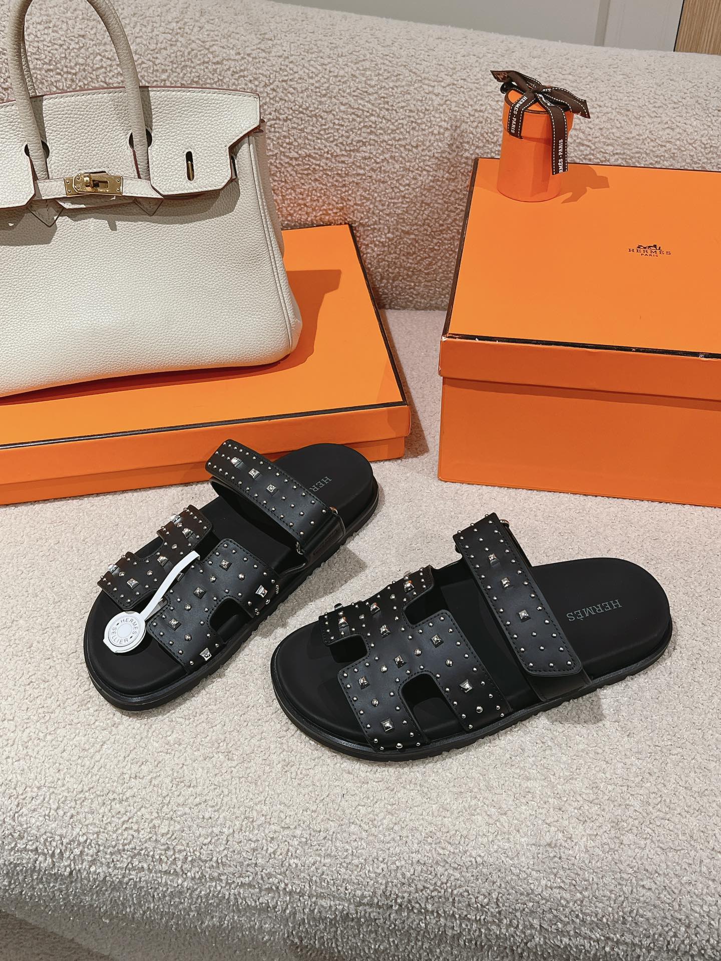 CHYPRE SANDAL BLACK CALFSKIN ATTACH CRYSTALS