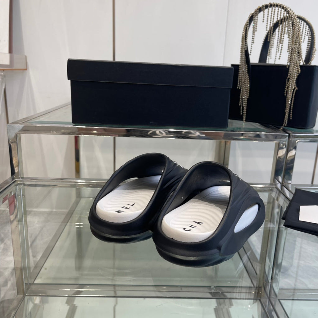 CC Slippers Black and White Foam 204131