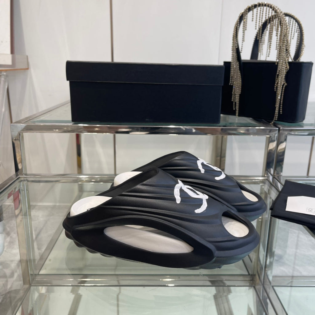 CC Slippers Black and White Foam 204131