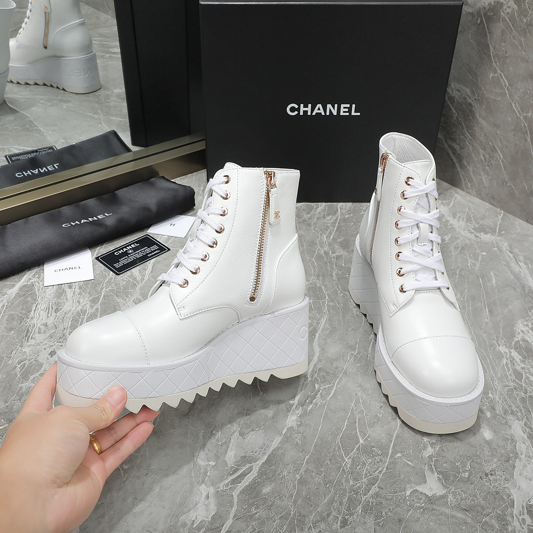 CC 24 Interlocking Logo Combat Boots 100mm White Lambskin 432650