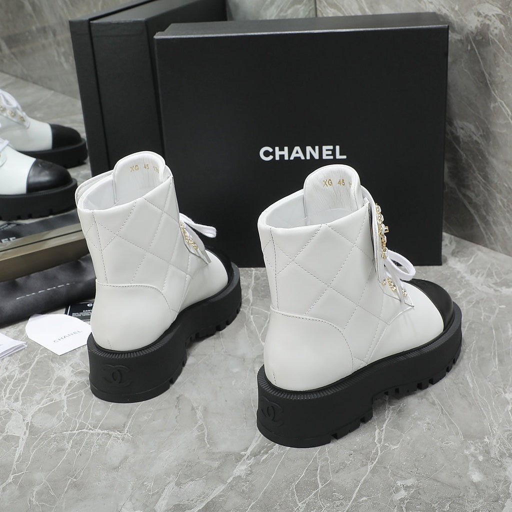 CC Interlocking Logo Combat Boots In Black White Quilted Lambskin 432655