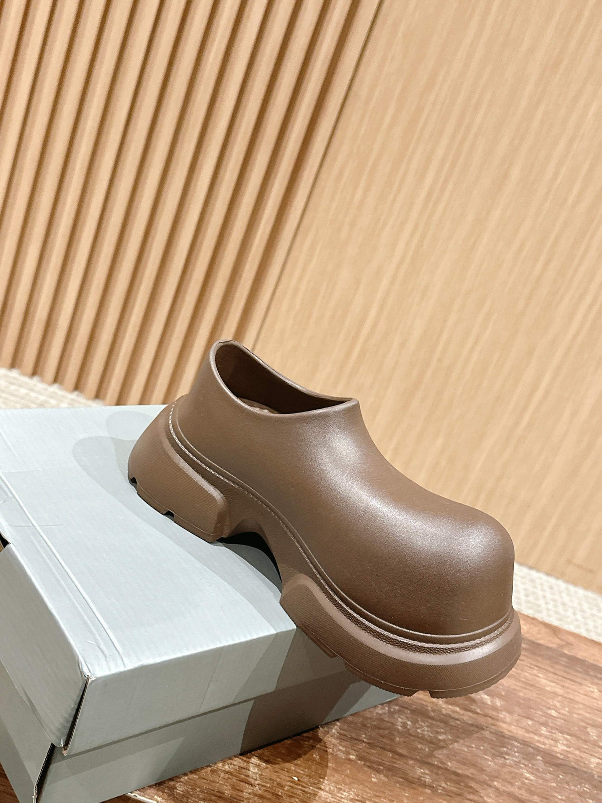 GRAFFITI THICK-SOLED CHEF SHOES IN BROWN RUBBER