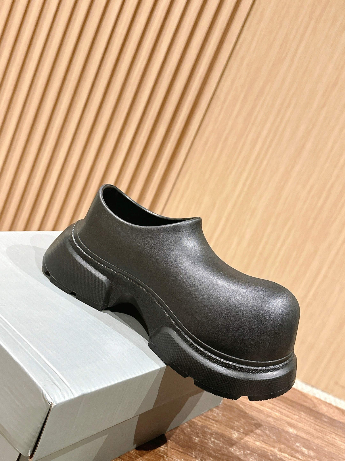 GRAFFITI THICK-SOLED CHEF SHOES IN BLACK RUBBER