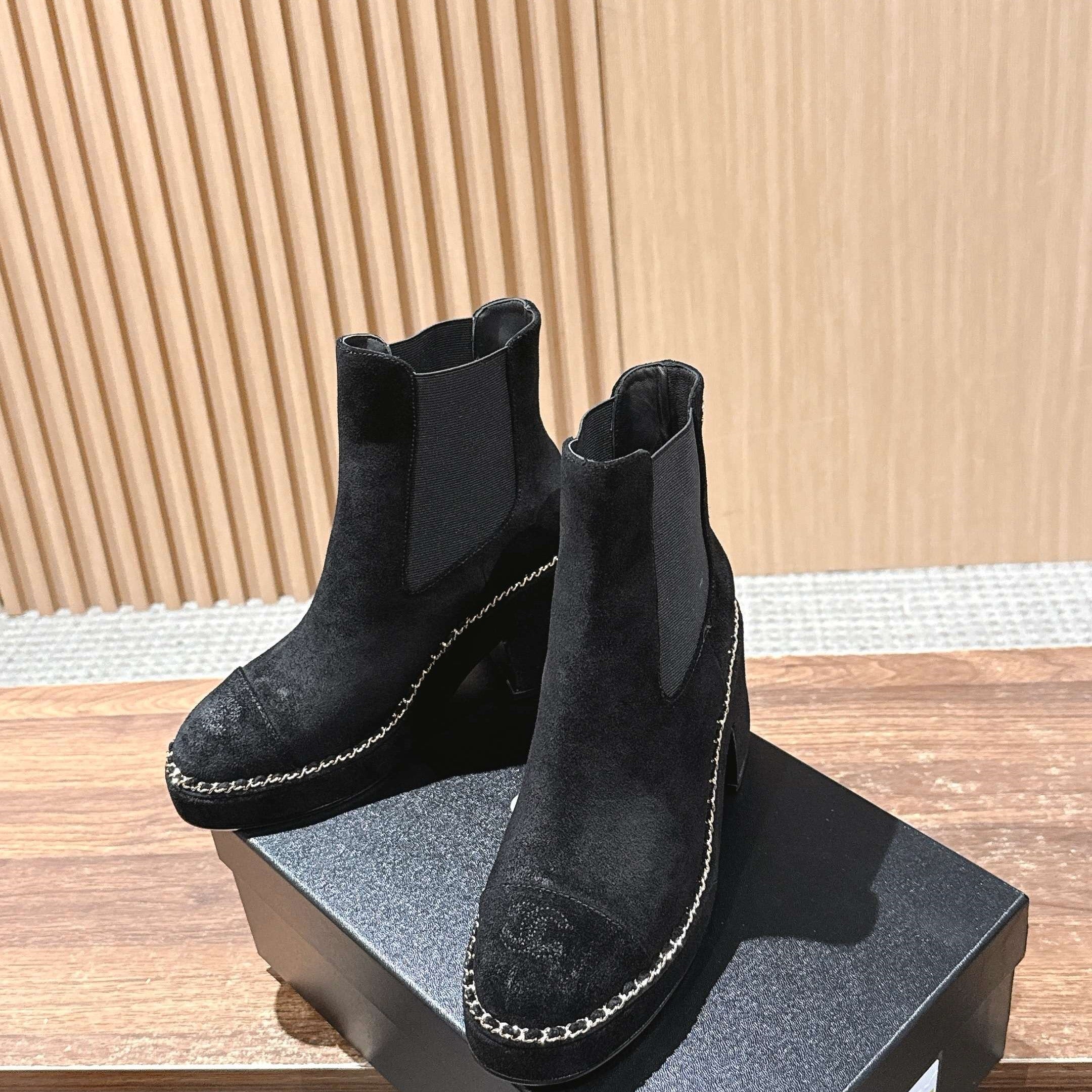 CC 25 Chelsea Ankle Boots With Chain 85mm Black Suede 428222