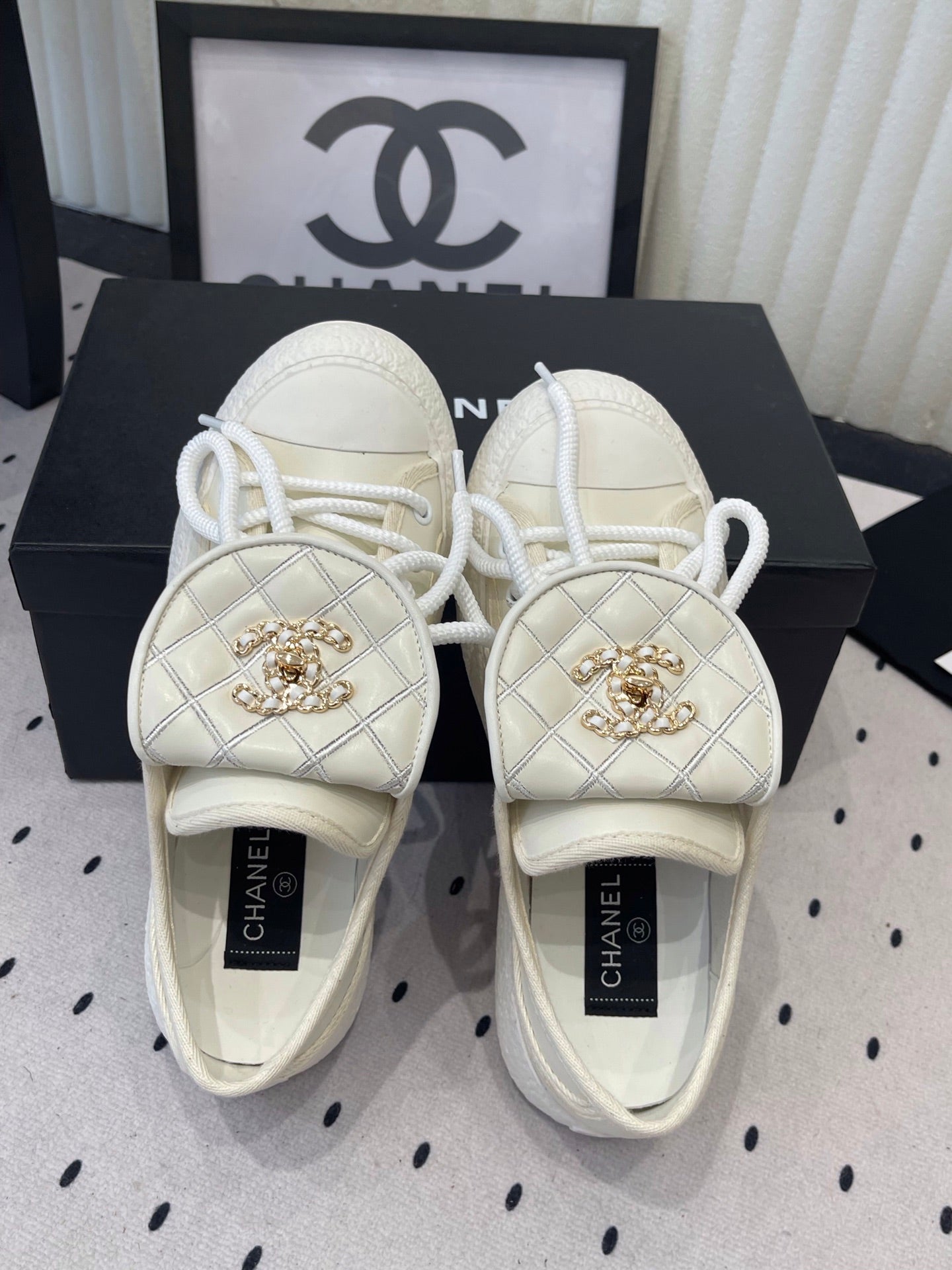 CC 2026s Sneakers Ivory Leather 720086