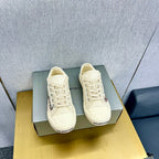 SNEAKERS IN WHITE CANVAS GRAFFITI LOGO
