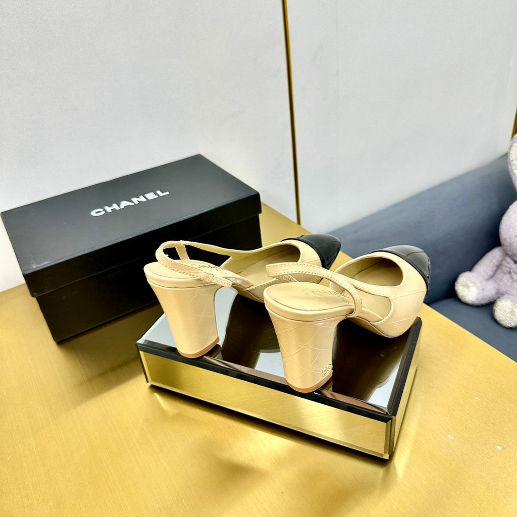 cc slingback pumps 90 in beige lambskin and black patent calfskin 137450
