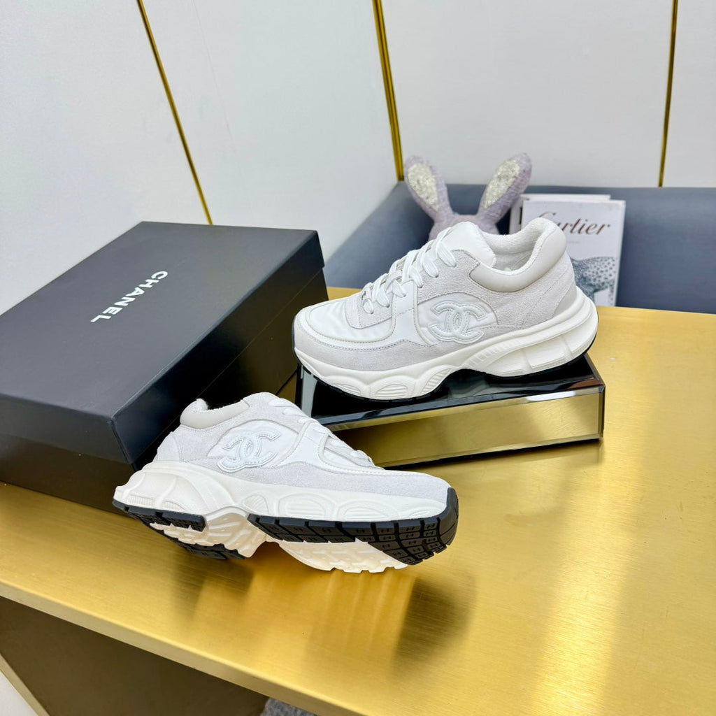 SNEAKER IN PALE GRAY SUEDE AND MESH