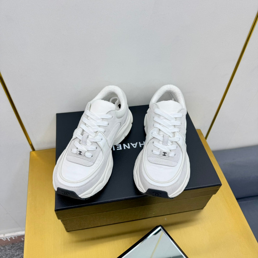 SNEAKER IN PALE GRAY SUEDE AND MESH