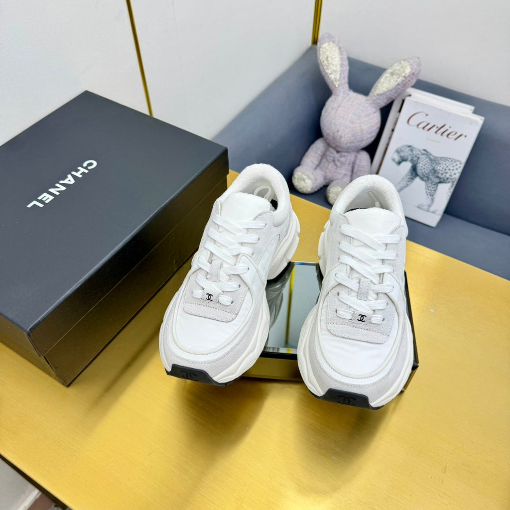 SNEAKER IN PALE GRAY SUEDE AND MESH
