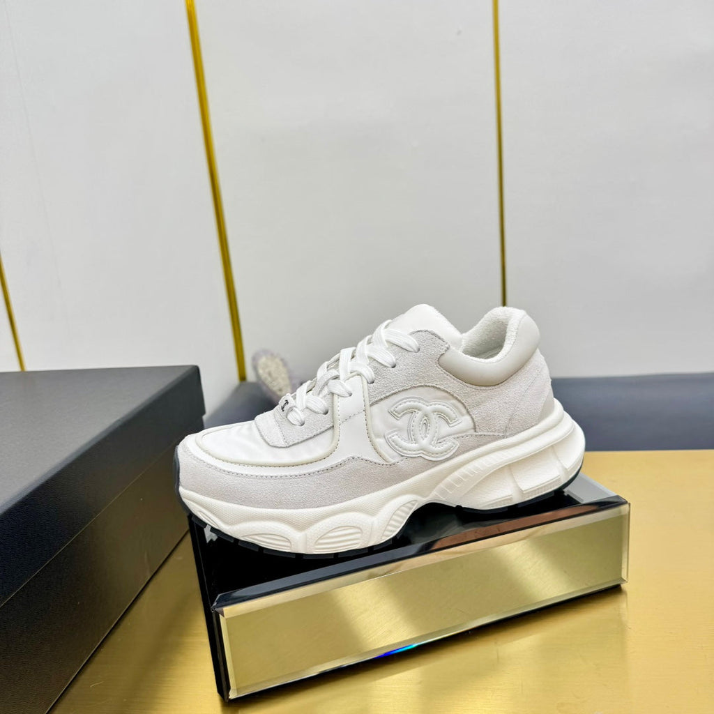 SNEAKER IN PALE GRAY SUEDE AND MESH