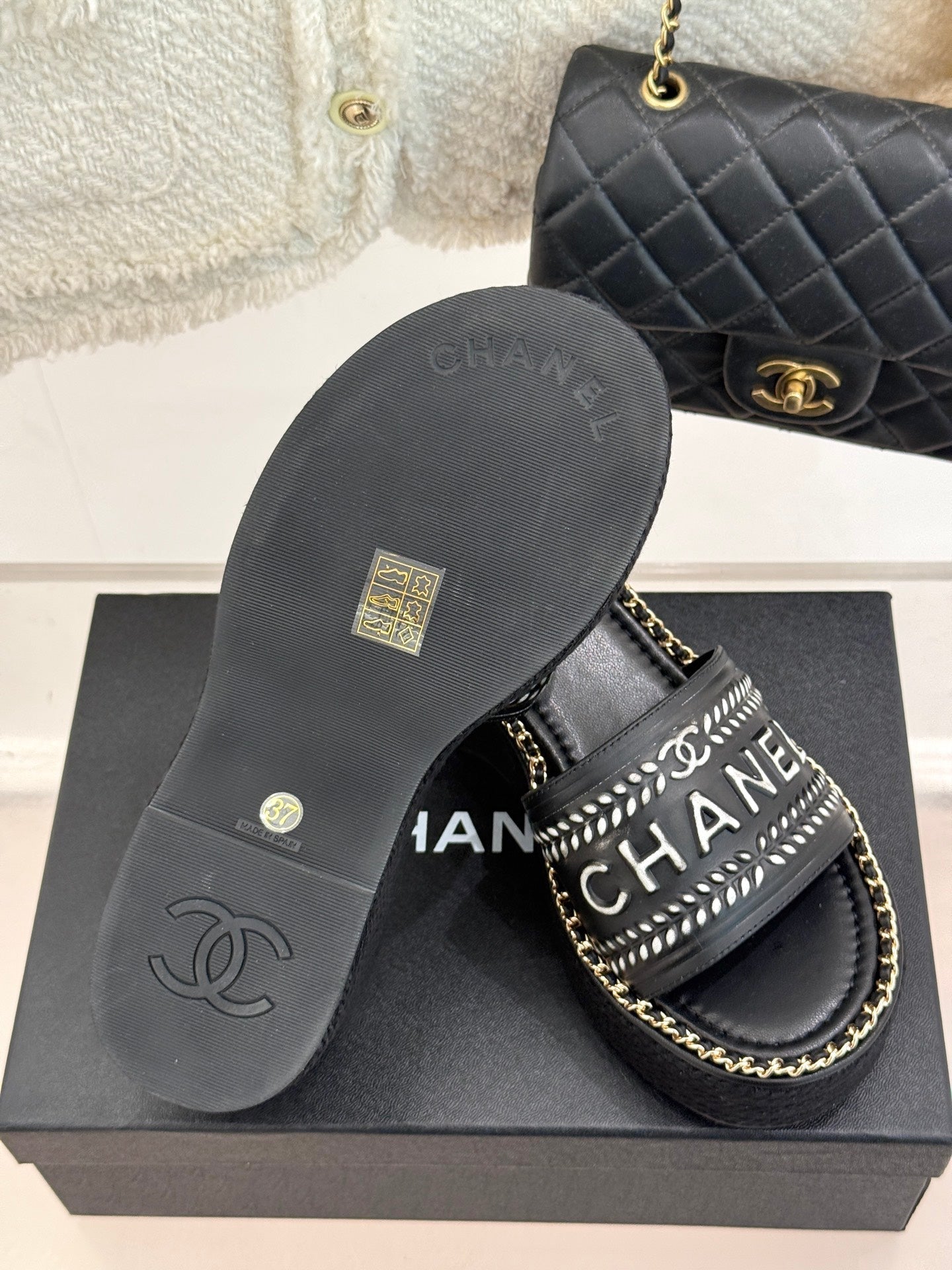 THICK SOLE WEDGE SLIPPERS IN BLACK MIX WHITE CALFSKIN