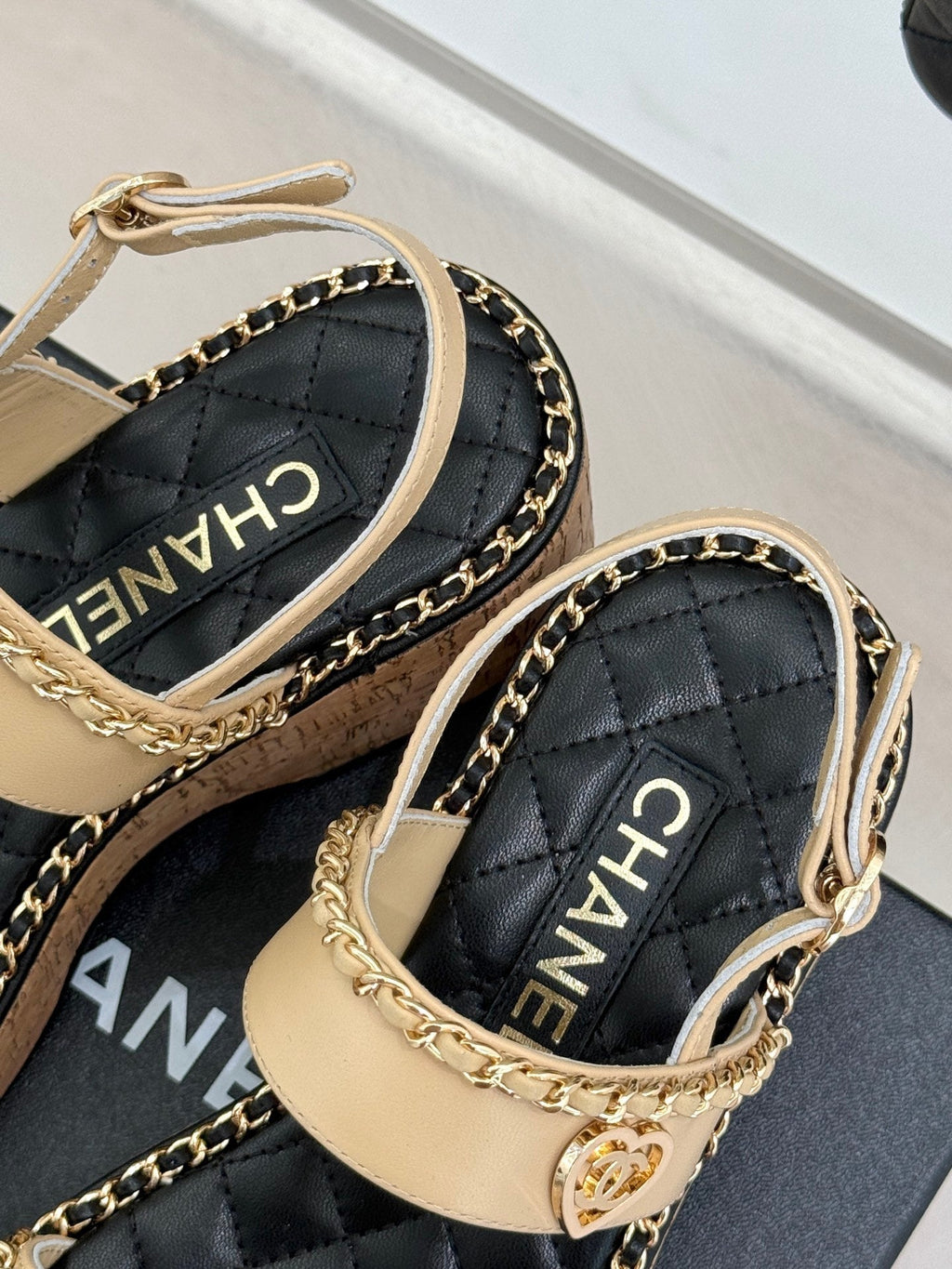 THICK-SOLED CHAIN HEART SANDAL IN BISQUE BEIGE LAMBSKIN