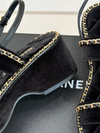 THICK-SOLED CHAIN HEART SANDAL IN BLACK VELVET