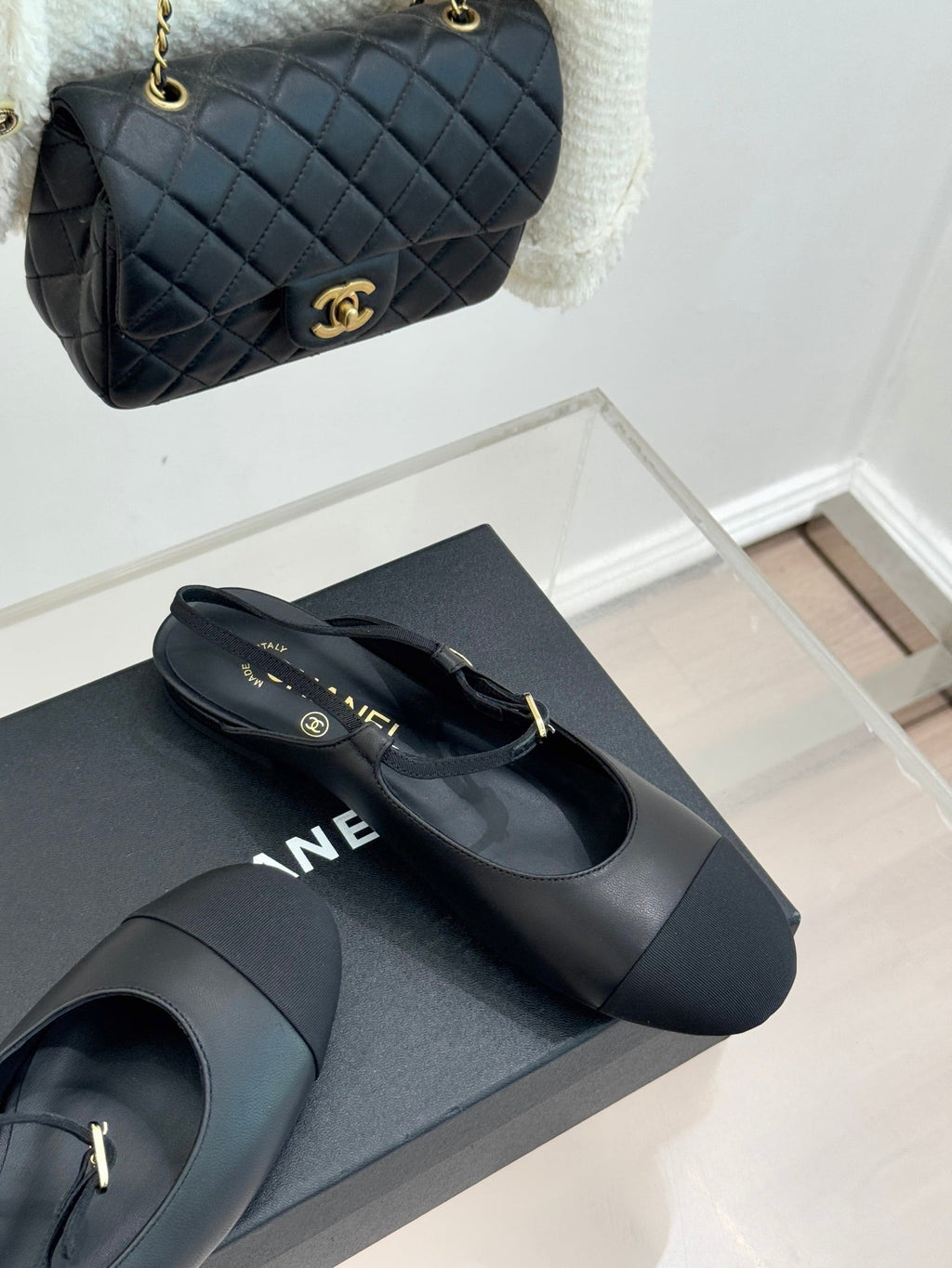 26C Two-tone Double C Flat Shoes Black Sheeskin 557688