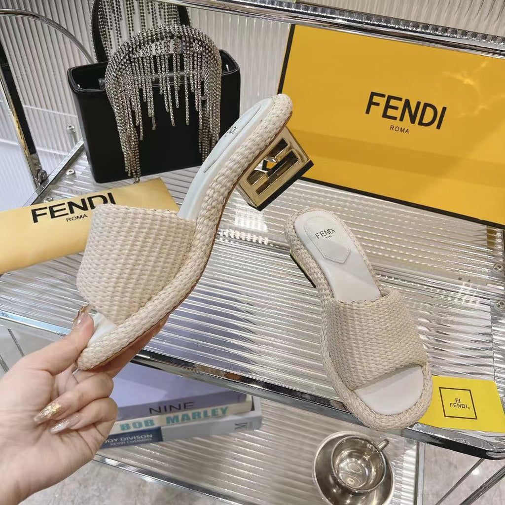 FENDI BAGUETTE SLIDES WOMEN IN BEIGE RAFFIA
