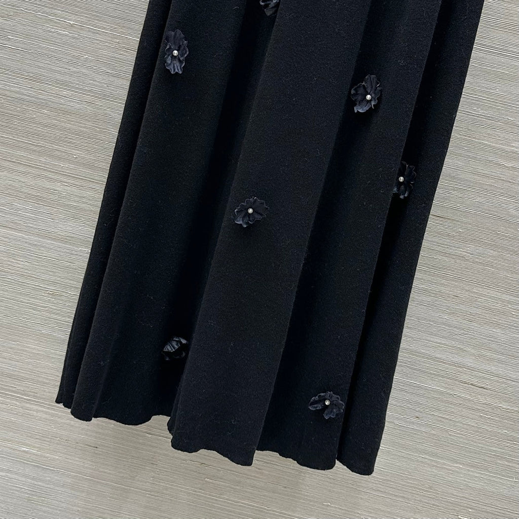 CC 25 Flower Set Black Wool Acrylic
