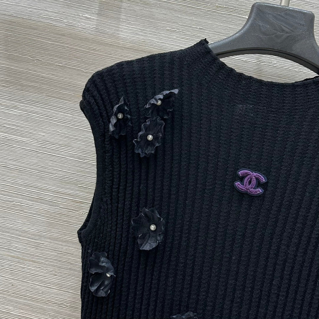CC 25 Flower Set Black Wool Acrylic