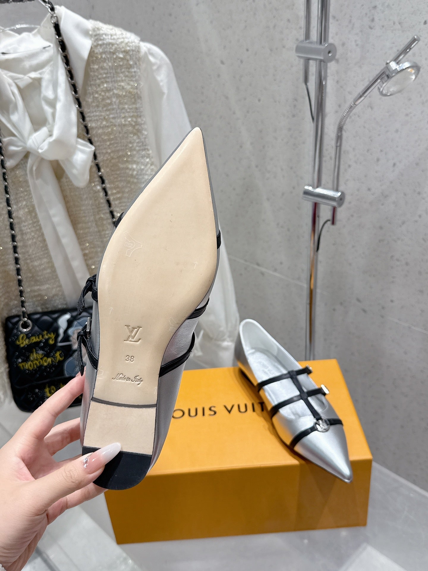 LV 6AM Flat Ballerina Sliver Calfskin 610738