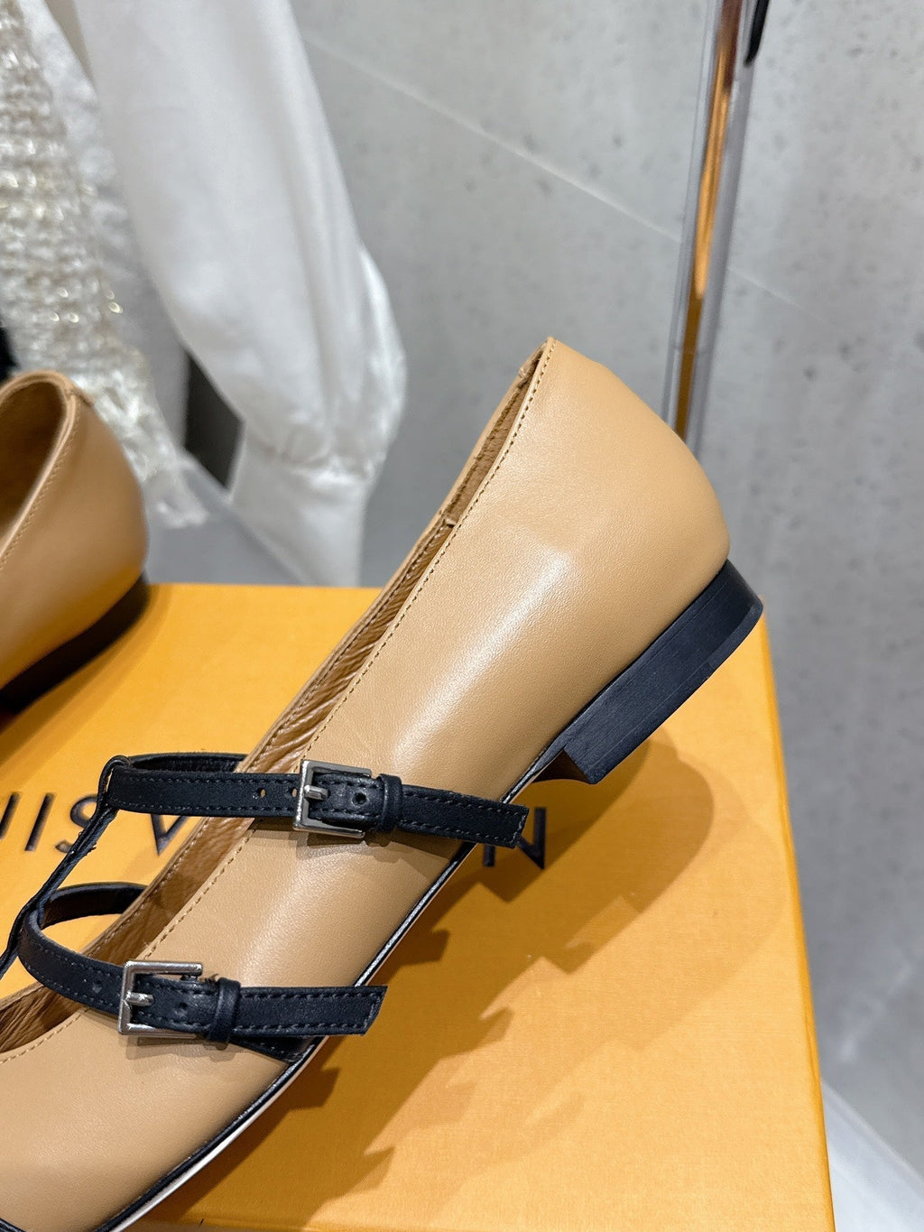 LV 6AM Flat Ballerina Beige Calfskin 610739