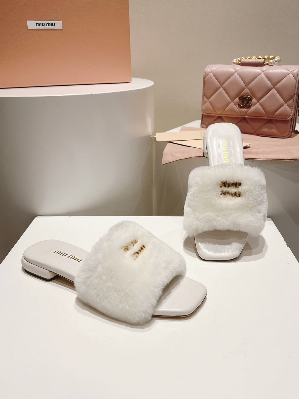 Miu Slides White Leather Fur 739560