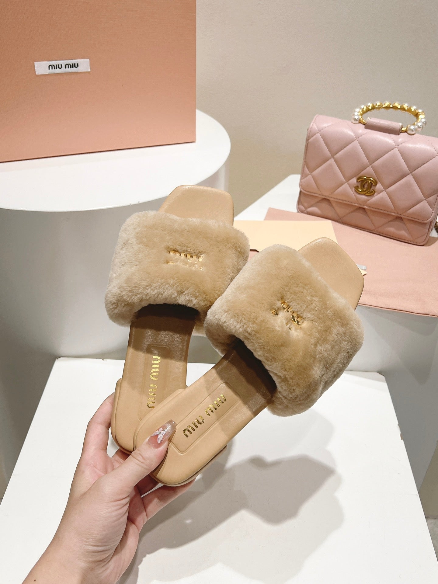 Miu Slides Beige Leather Fur 739560