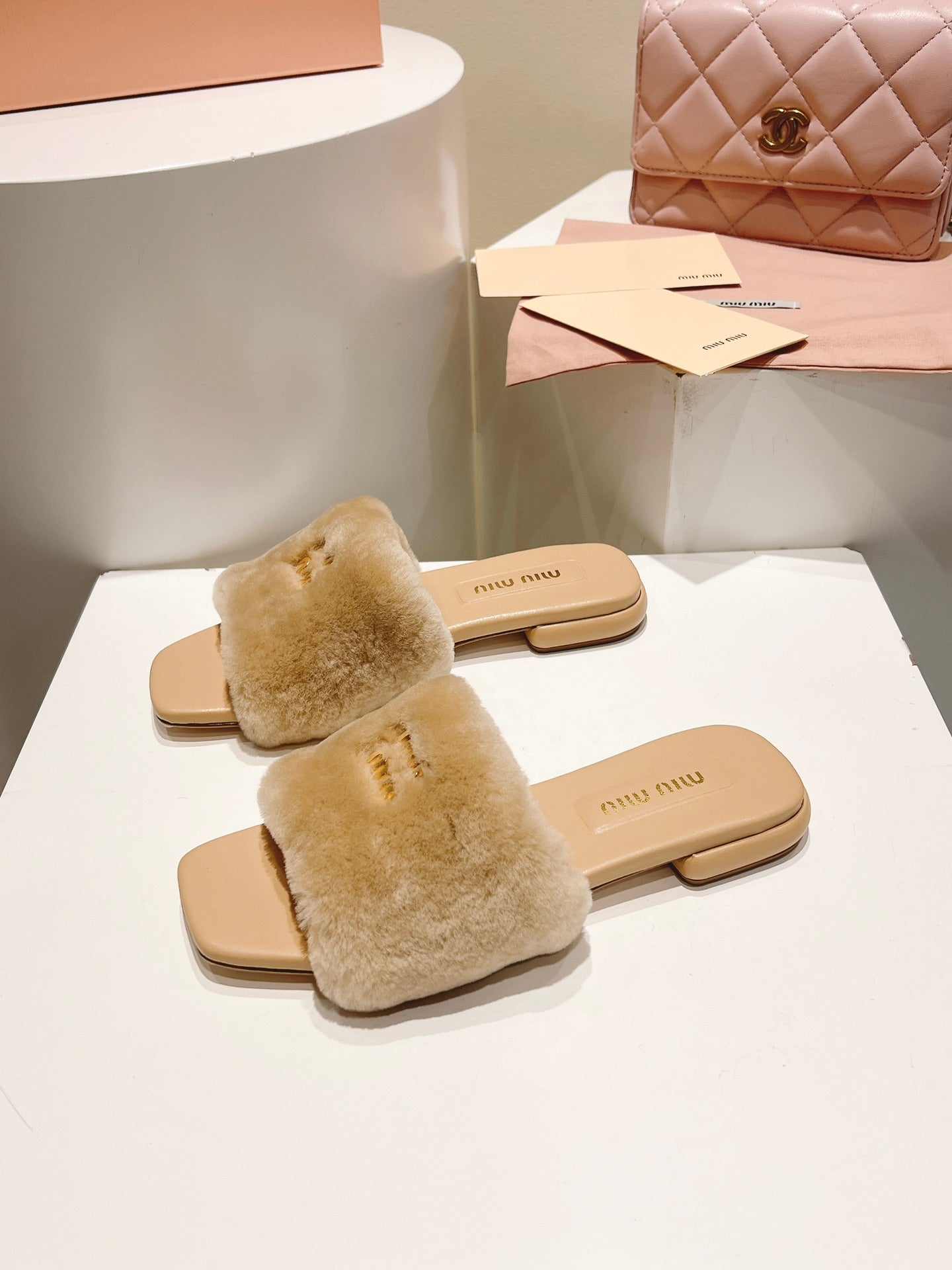Miu Slides Beige Leather Fur 739560