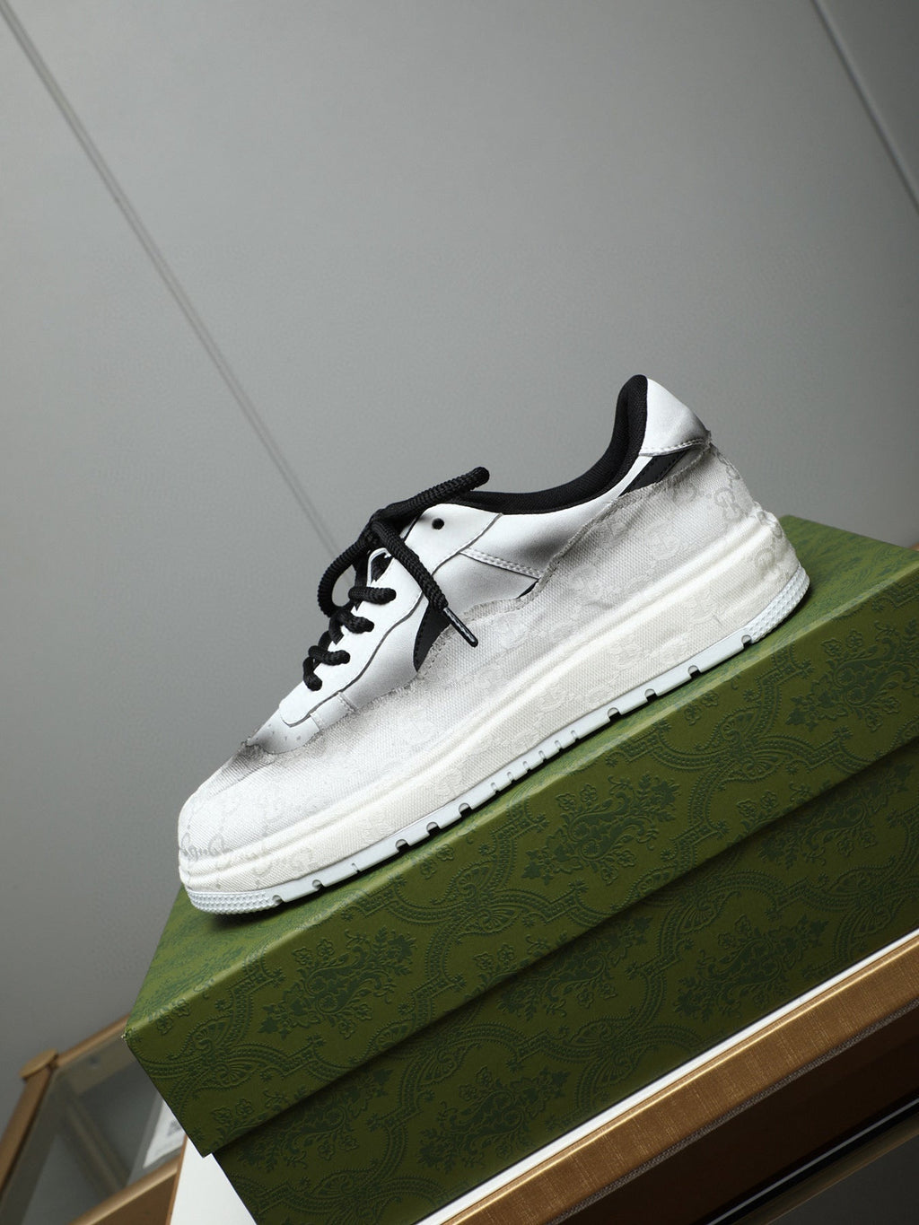 GG Men's Sneaker Black White 587316