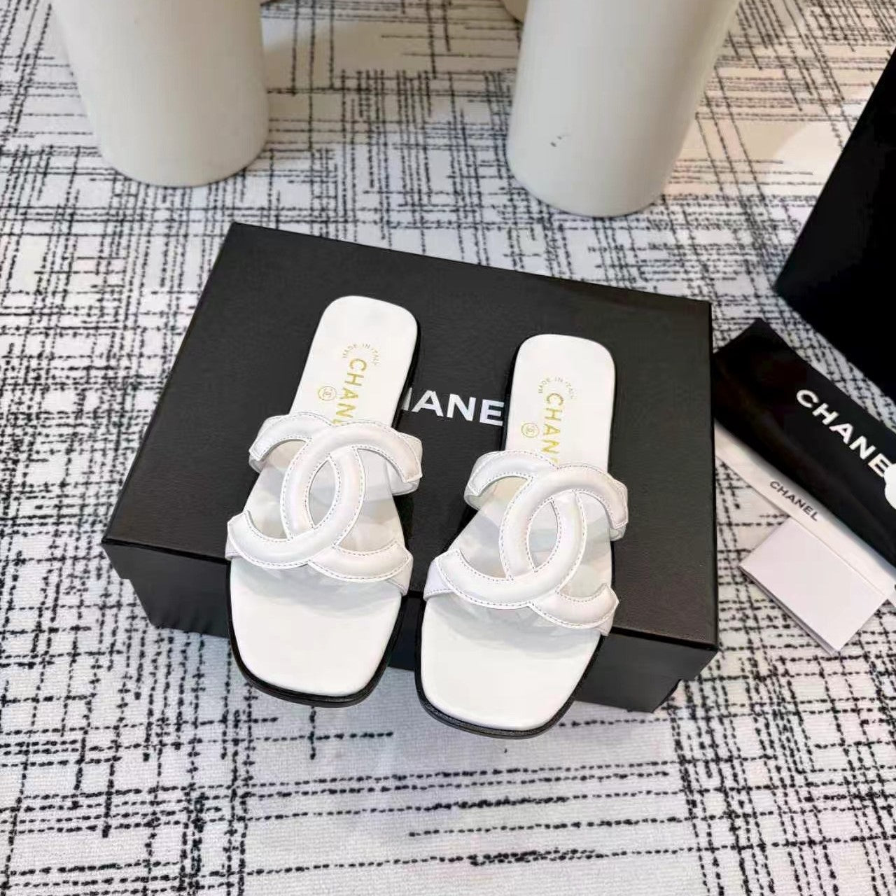 CC 26s Open-toe Sandal White Sheepskin 681945