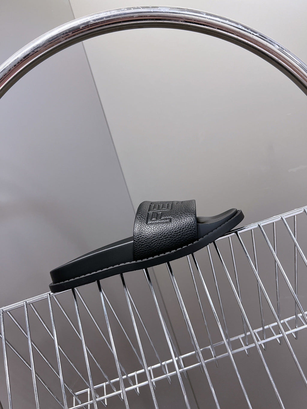 FENDI ROMA SLIDES IN BLACK LAMBSKIN LEATHER