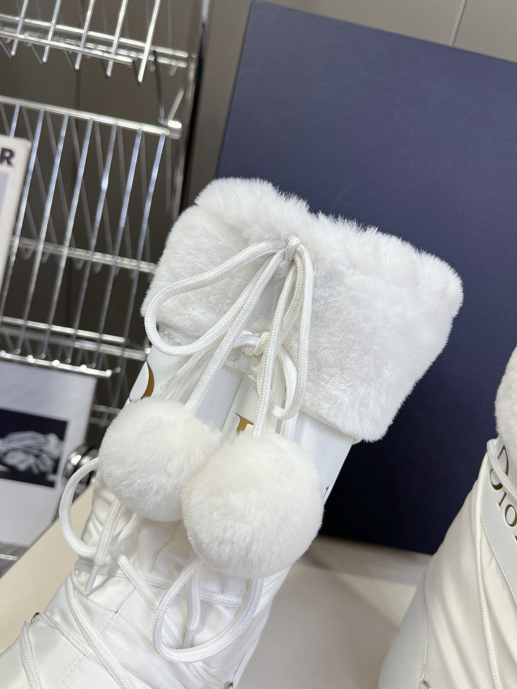 CD Short Boots 60mm In White Cowhide With Feather 989719