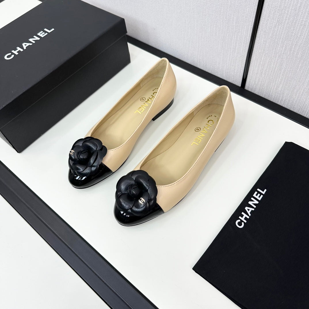 ballet flat flower beige calfskin black patent calfskin