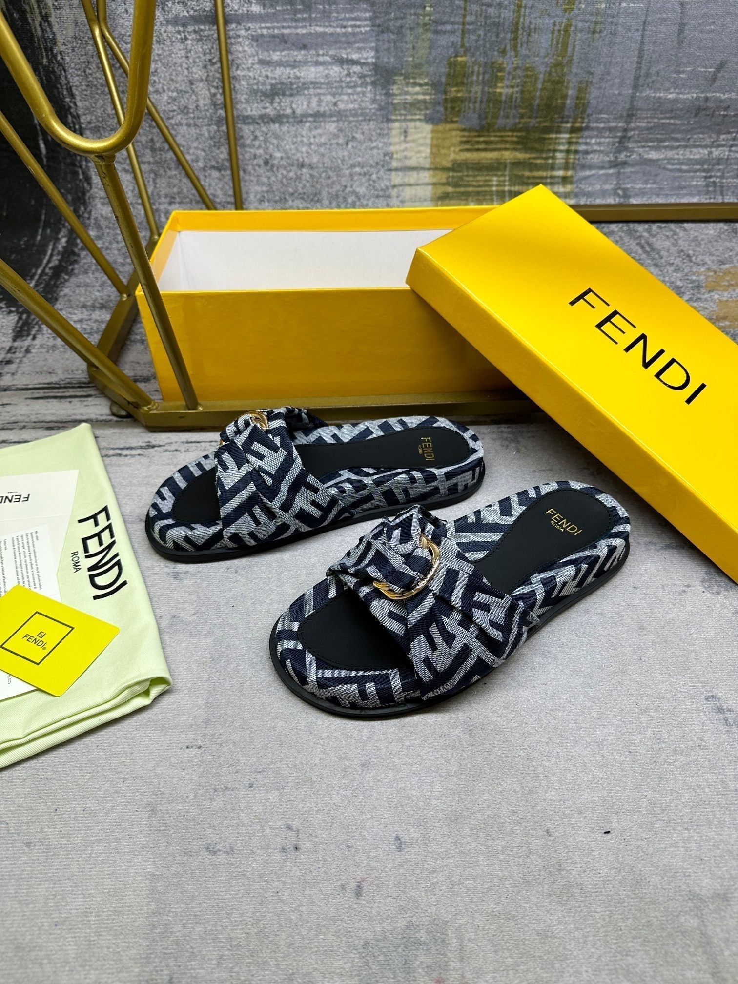 FF Feel 10 Black Grey FF jacquard Slide