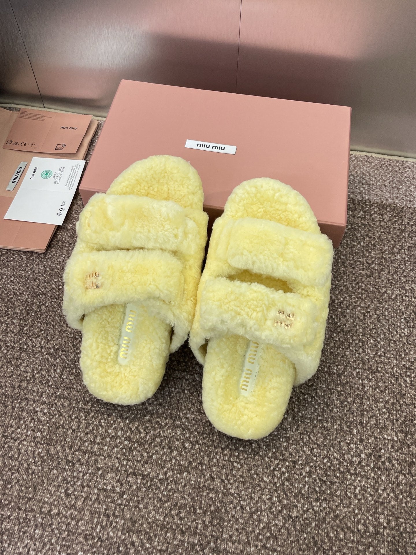 Miu Velcro Slippers Lemon Yellow Lambswool 508824